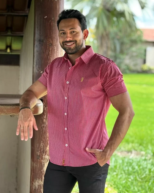 CAMISA PREMIUM MICROXADREZ VERMELHO E BRANCO MC
